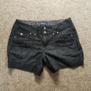 Dakota Blue sz 10 mid rise dark wash jean shorts